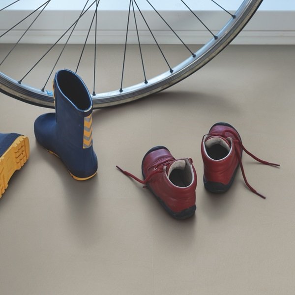 Кварцвиниловая плитка Pergo клеевая Optimum Glue Tile Бетон теплый бежевый V3218-40144 1305×327×2,5